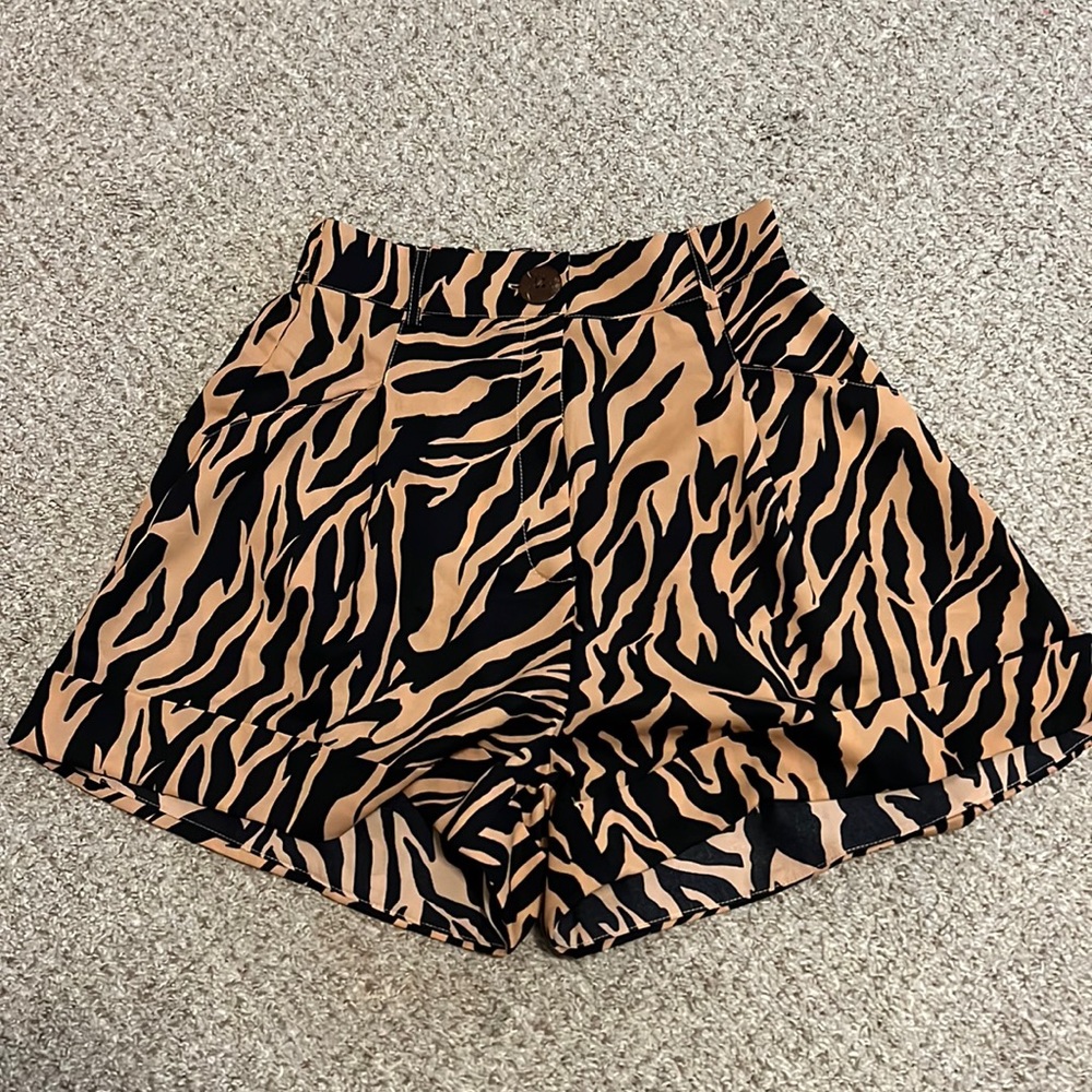 Zebra dress shorts🤍